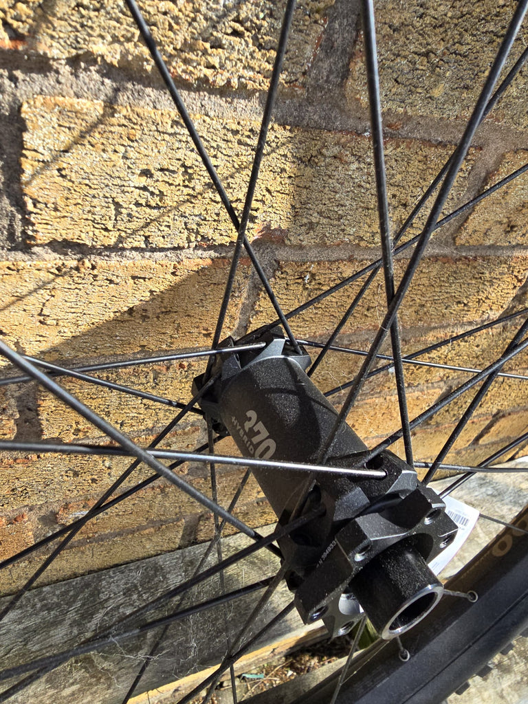 DT Swiss H1900 hybrid wheels