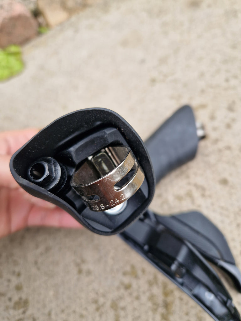Shimano 105 Di2 ST-R7170 2x12-speed STI Dual Control Set