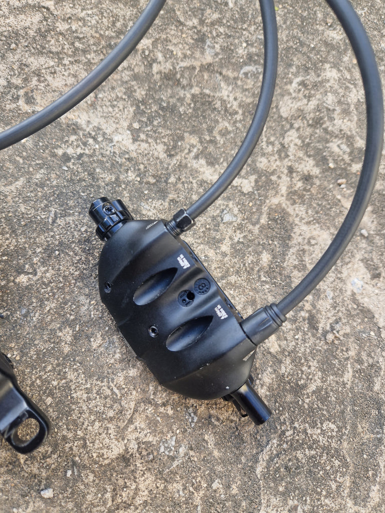Giant Conduct SL Hydraulic Disc Brake Master Cylinder with brake calipers