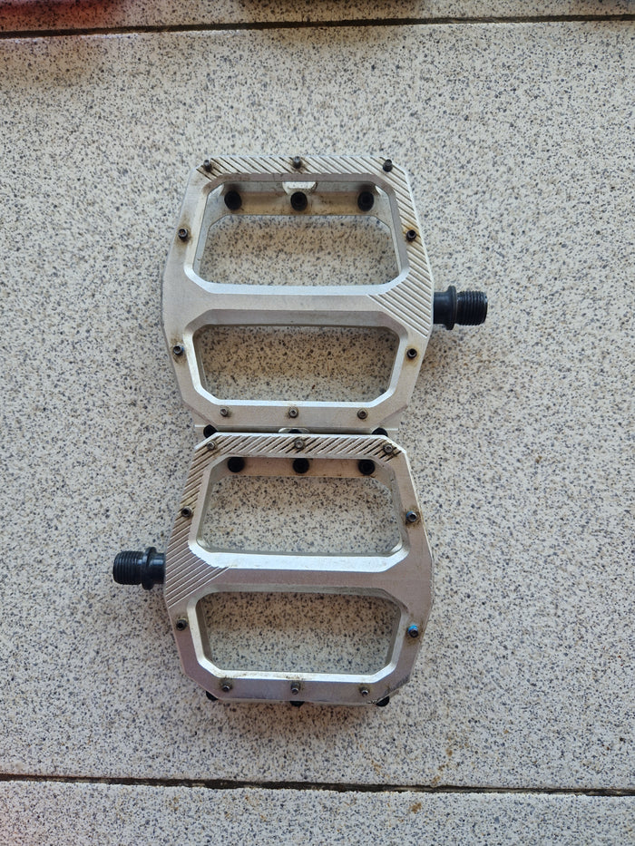 Canyon alloy flat mtb pedals