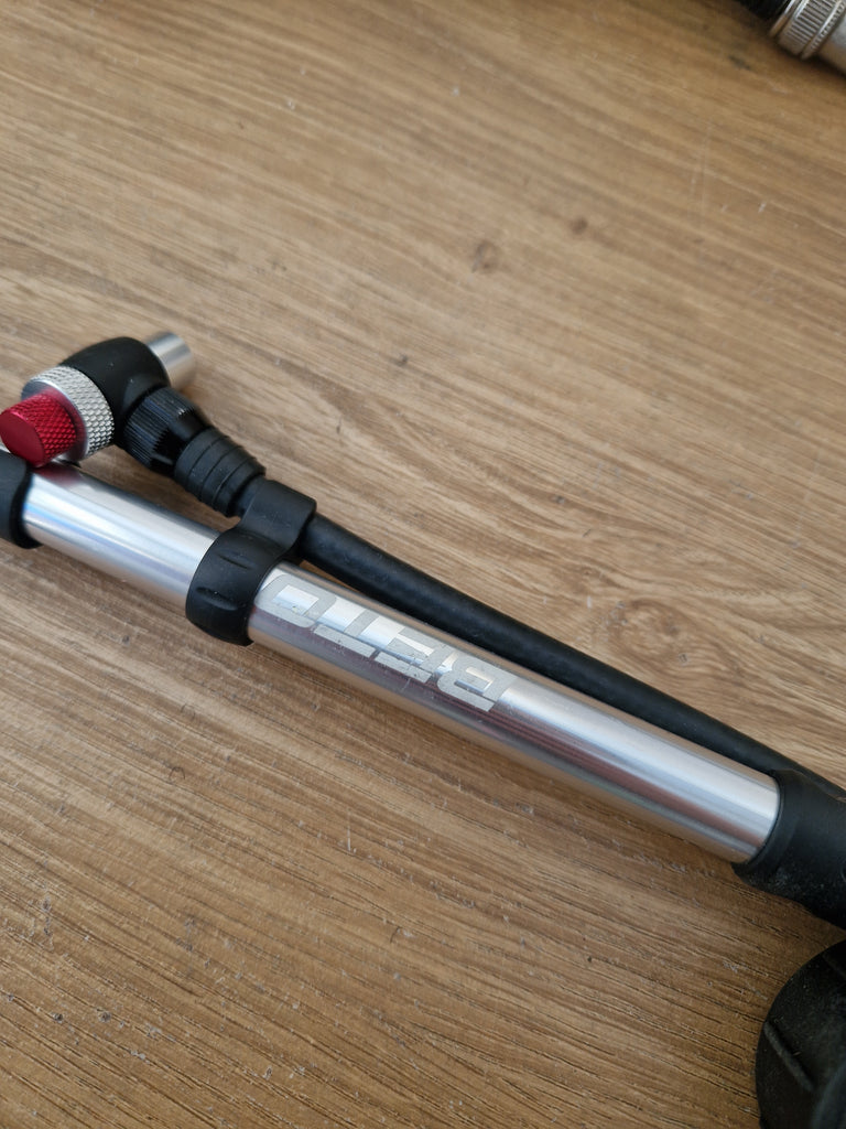 BETO ALLOY SHOCK PUMP W/GAUGE