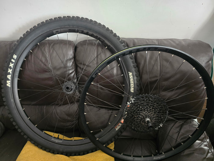 Hope wheelset mullet set .
