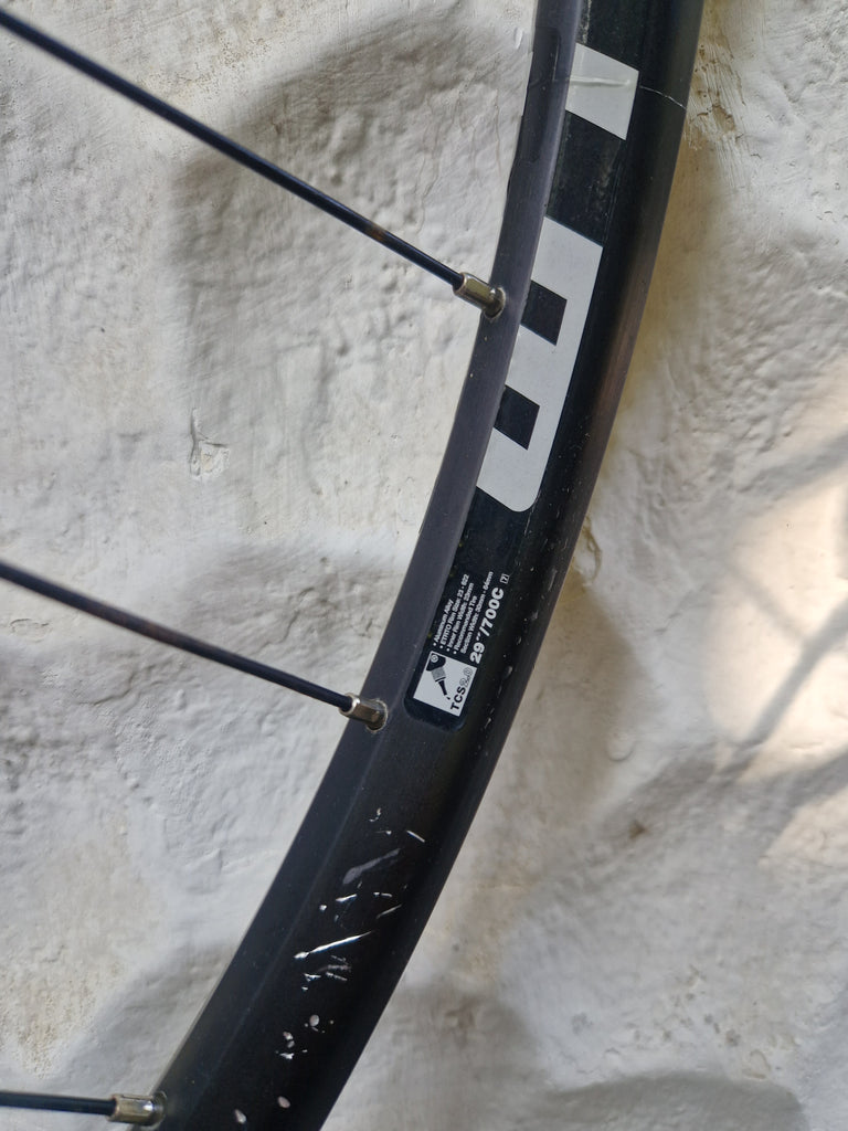 WTB Serra gravel aluminum wheels, tubeless ready.