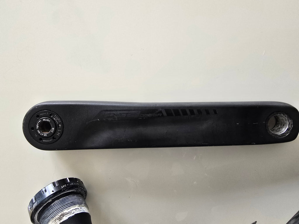 Fsa crank with threaded BB
