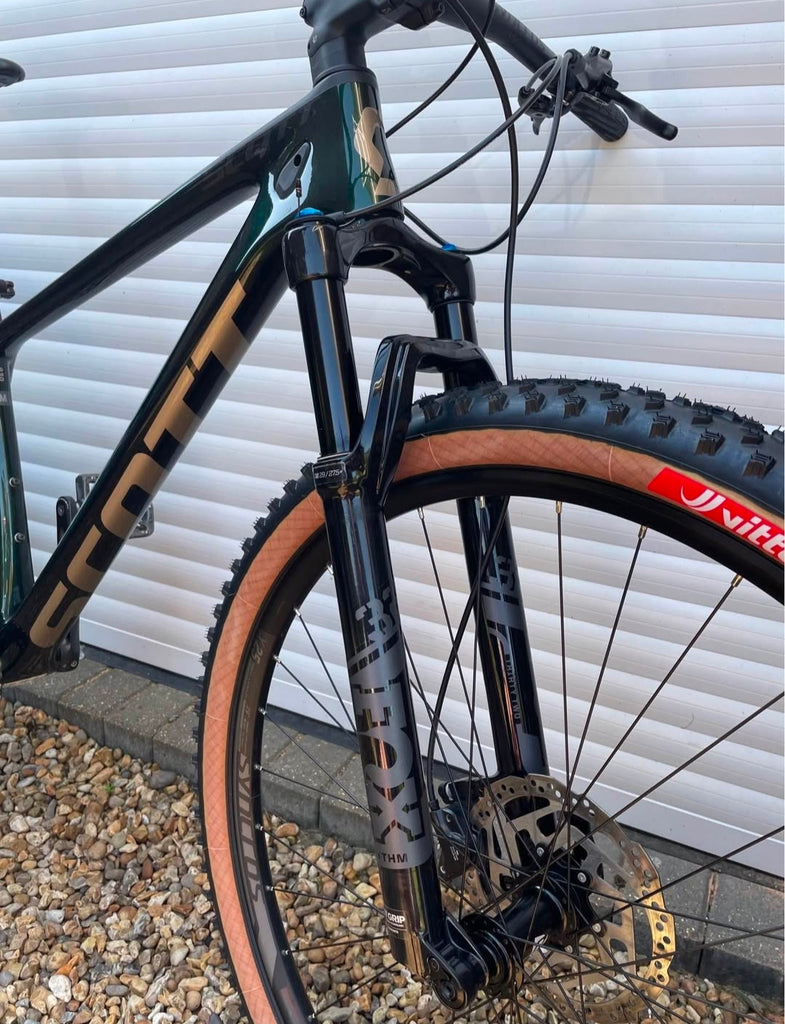 Scott scale 930 carbon