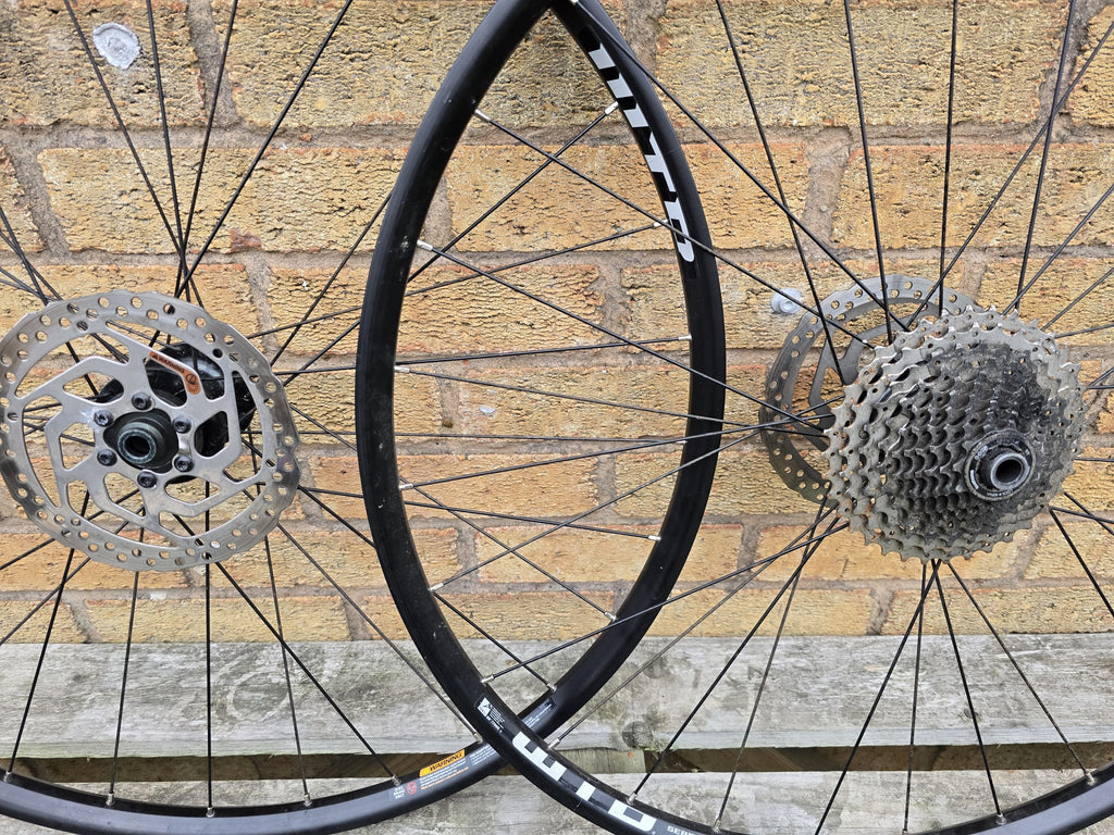 WTB Serra gravel aluminum wheels, tubeless ready.