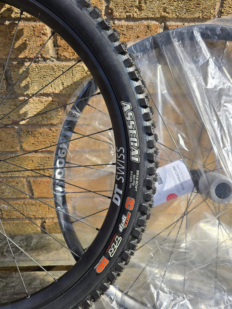 DT Swiss H1900 hybrid wheels