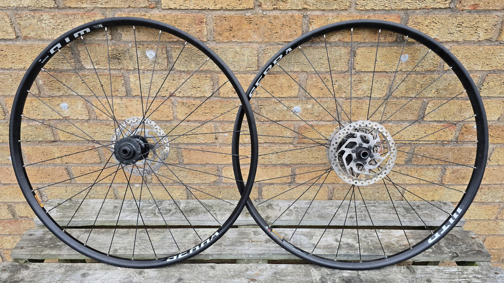 WTB Serra gravel aluminum wheels, tubeless ready.
