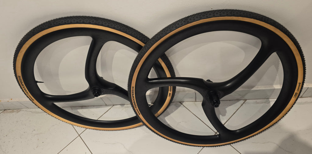 Spengle carbon wheelset with new gravel tyres