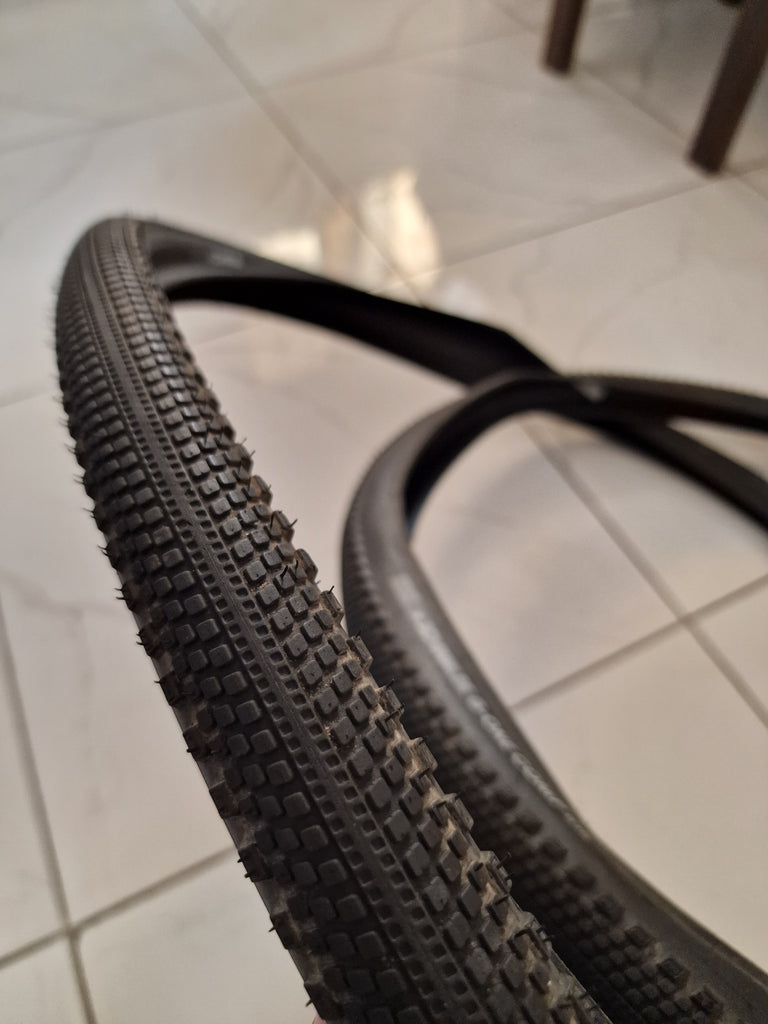 Schwalbe G-One Comp Wire Bead Tires - 35-622, black