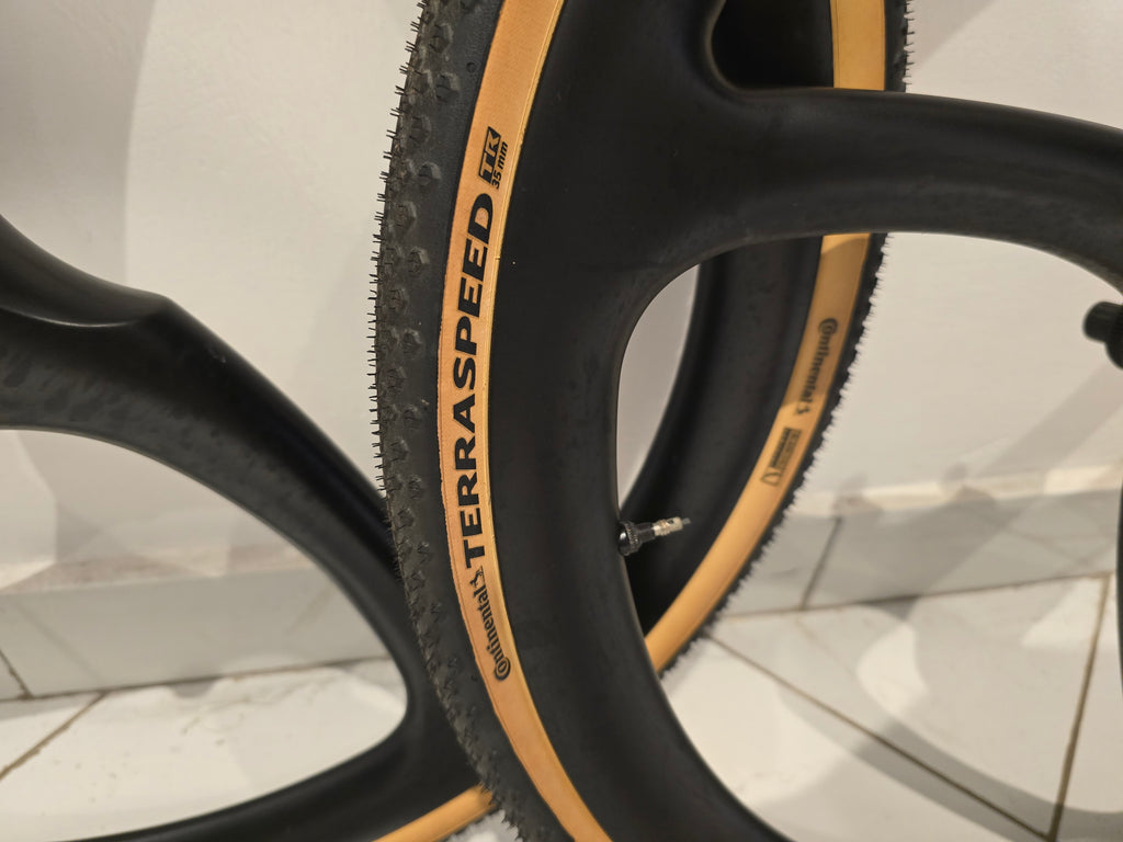 Spengle carbon wheelset with new gravel tyres