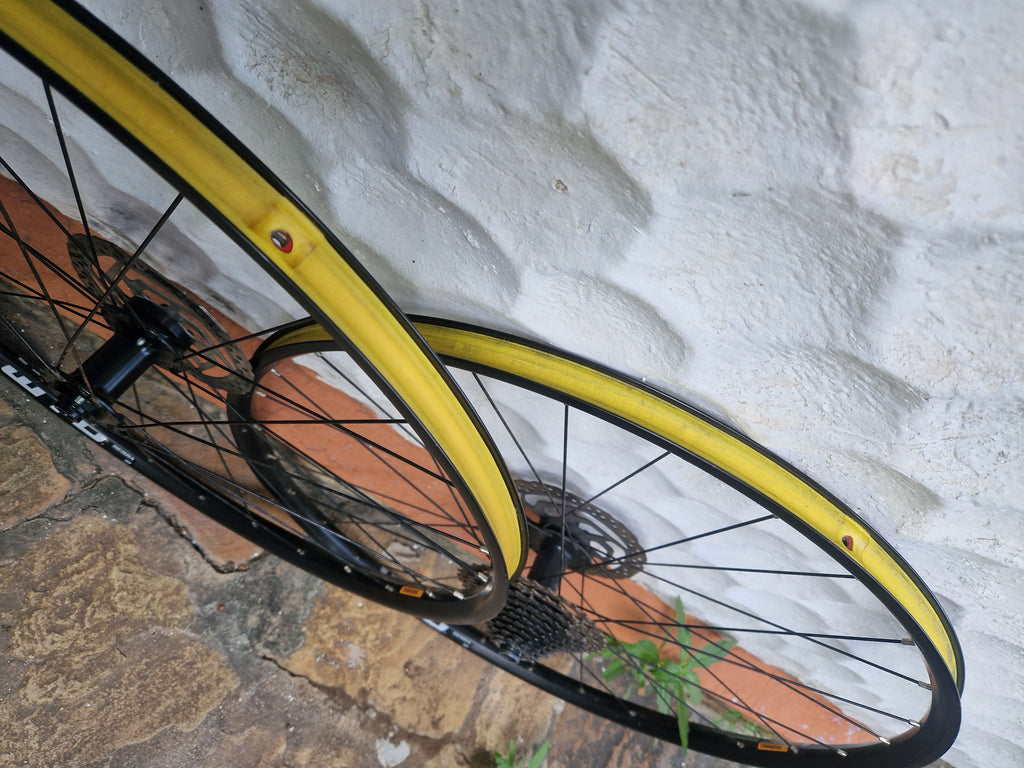 WTB Serra gravel aluminum wheels, tubeless ready.