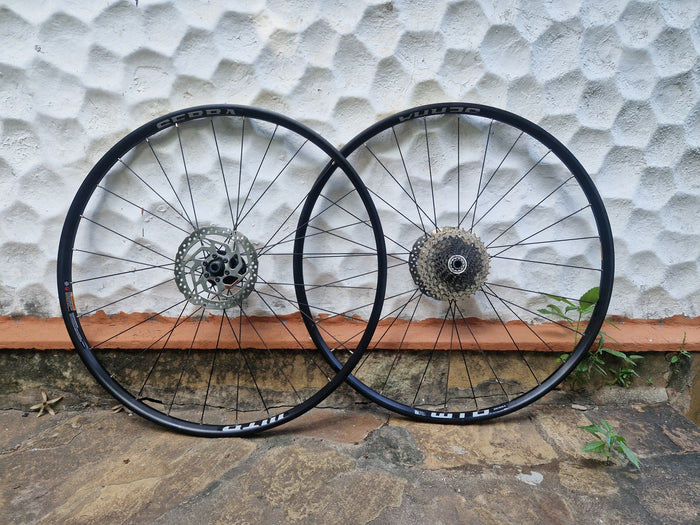 WTB Serra gravel aluminum wheels, tubeless ready.
