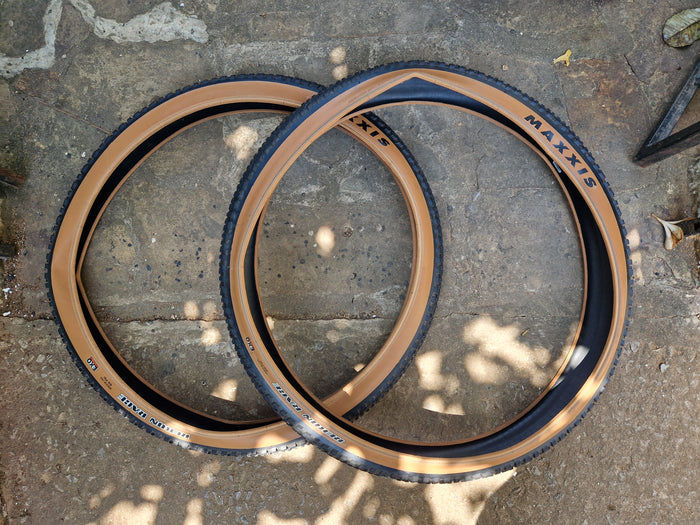 Maxxis Rekon Race Wire Bead Tires, 29x2.40 Tanwall.